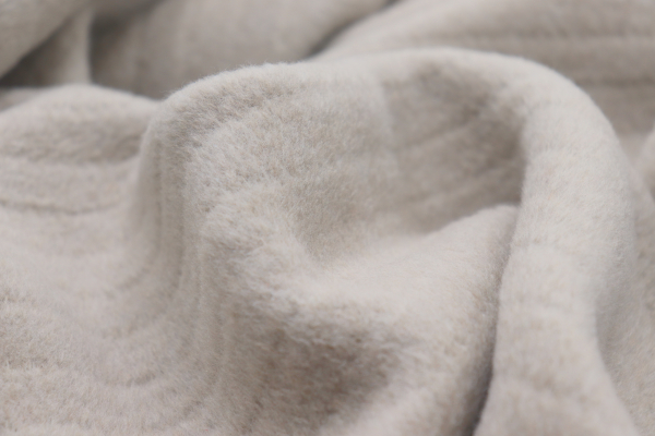Biederlack Wohn- und Kuscheldecke 'Feel Taupe' 150 x 200 cm Taupe